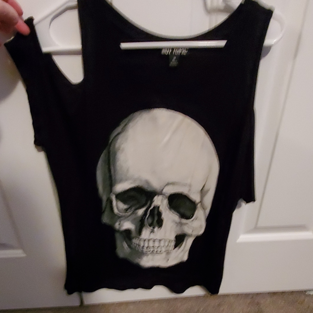 Hot Topic top
